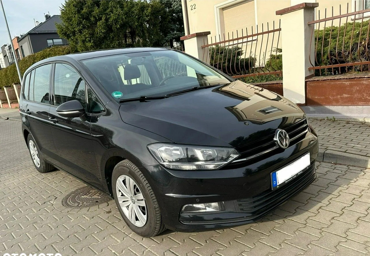 samochody osobowe Volkswagen Touran cena 59600 przebieg: 220100, rok produkcji 2017 z Koszalin